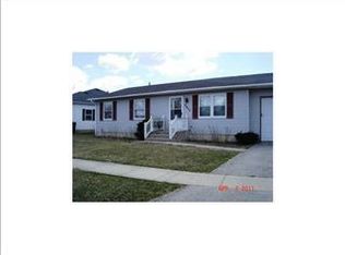 2452 Meadow Creek Dr, Sycamore, IL 60178