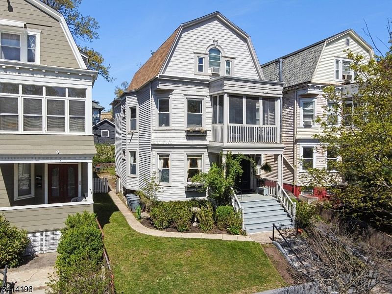 1st image of 194 Hillside Ave