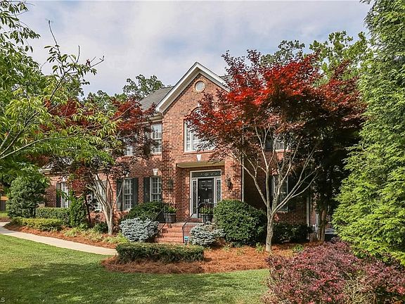 3rd image of 115 Pearce Dr