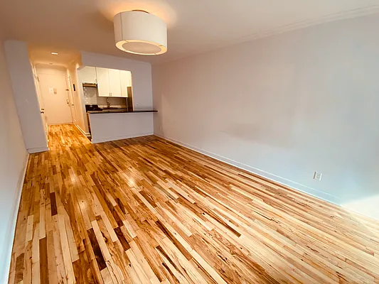 Rented by Metropolis Real Estate of Manhattan | media 18