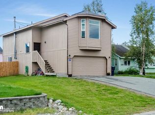 1220 W Woodstock Dr, Palmer, AK 99645