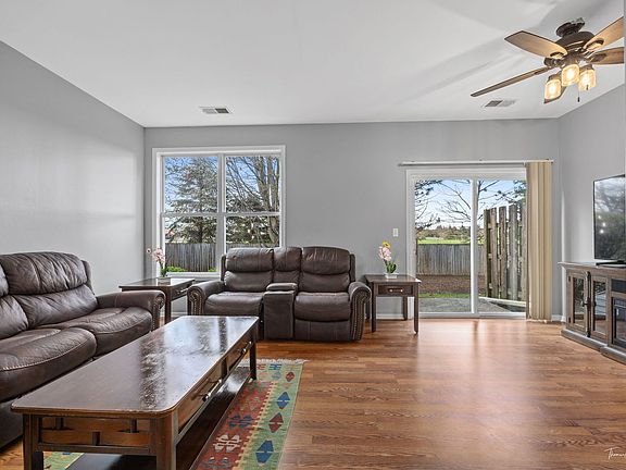 4th image of 1045 Sheridan Cir #1045