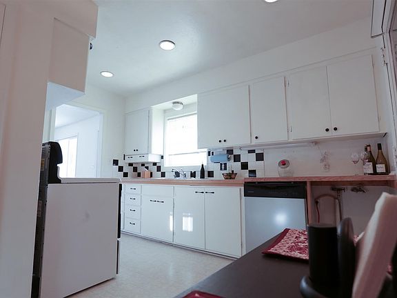 4th image of 3319 E Congress Ave