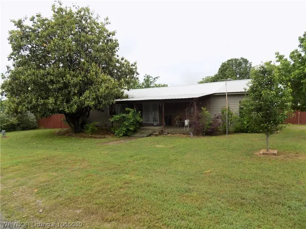 301 Texas Ave, Howe, OK 74940