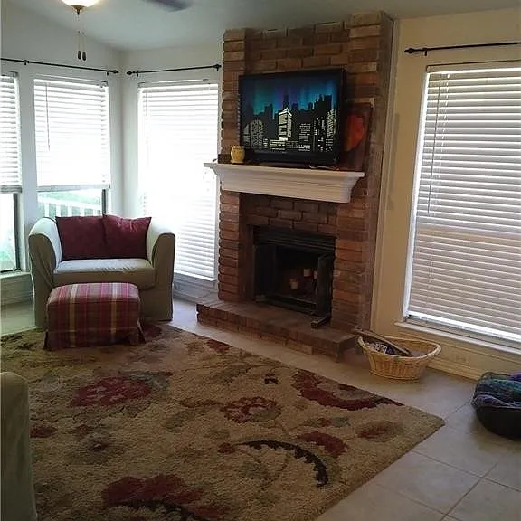 1102 Weatherly Dr — Photo 1