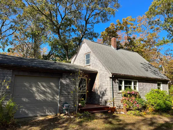 14 21st St N, Edgartown, MA 02539