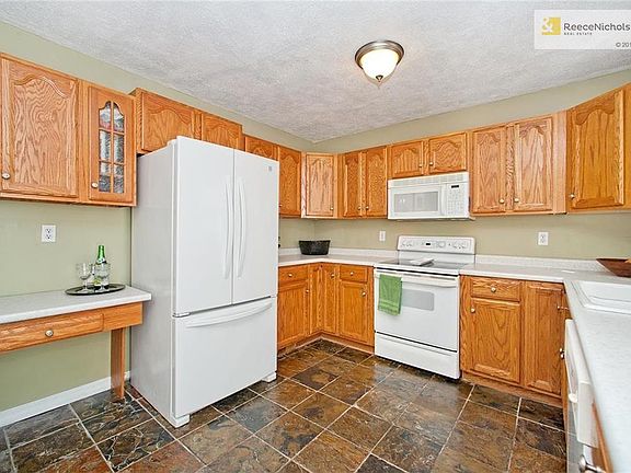 5th image of 7911 W 91st Ter