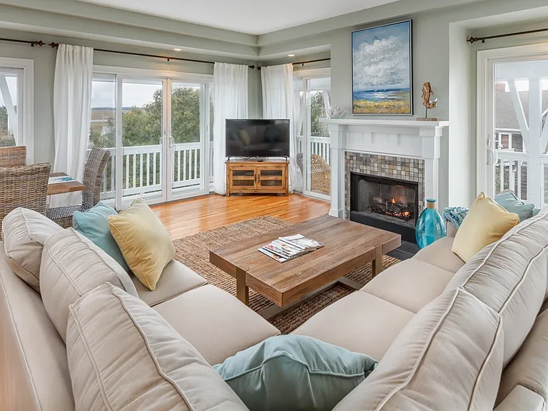 13 Girard Way — Photo 2