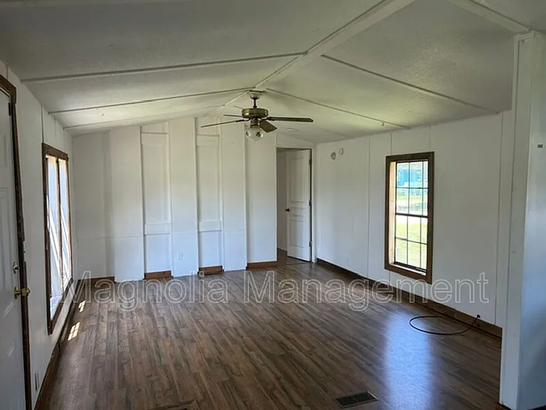 31 S Oliver Dr #10 — Photo 3