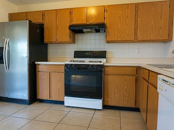3rd image of 3642 Huntwicke Blvd