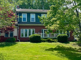 1701 Crestmont Dr, Huntington, WV 25701