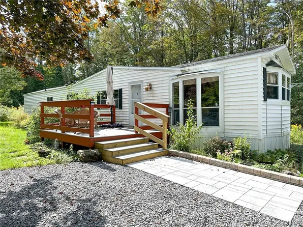 12 Heron Rd, Clayville, NY 13322