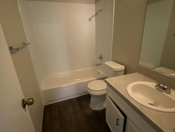 5th image of 2709 Schulze Dr #B