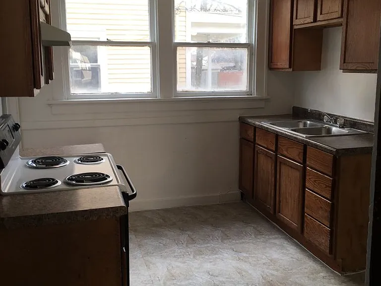 2902 Euclid Ave — Photo 3