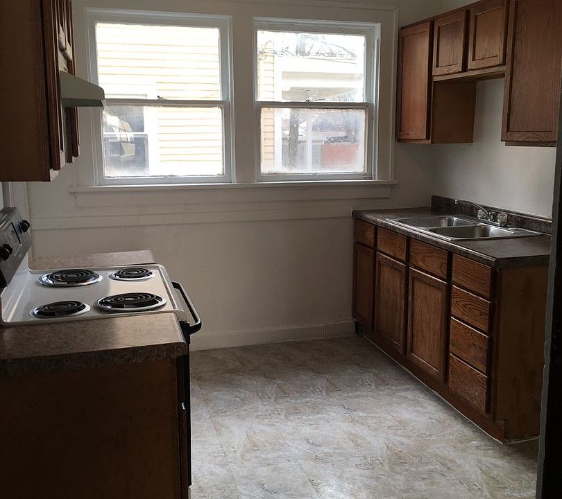 2nd image of 2902 Euclid Ave