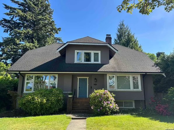 4678 W 3rd Ave, Vancouver, BC V6R 1N4