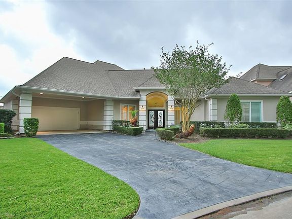 NO YARD MAINTENANCE!!! FRONT AND BACK YARDS ARE MAINTAINED BY THE HOA!