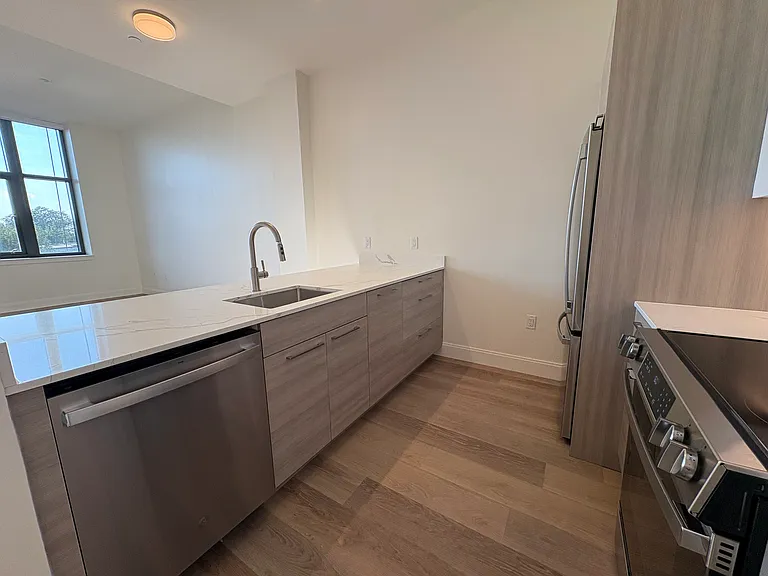 1077 Commonwealth Ave #500 — Photo 3