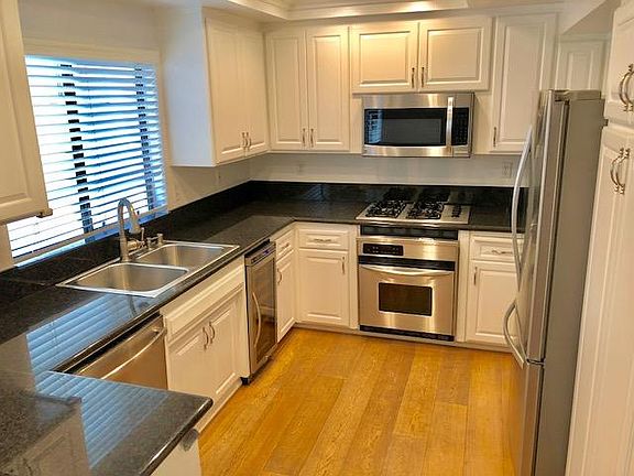 4th image of 717 1/2 Jasmine Ave
