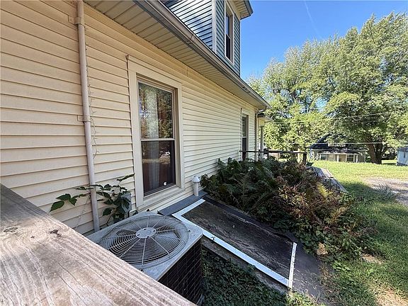 3rd image of 506 N Main St