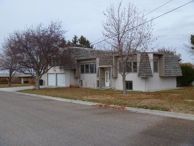 2nd image of 910 Hillcrest Ave