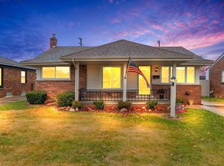 28611 Fountain St, Roseville, MI 48066