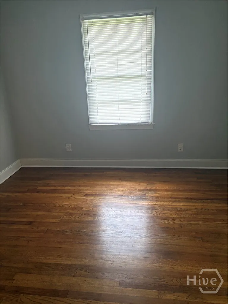 3 bed, 1.0 bath, 1187 sqft, $1,700 — Photo 4