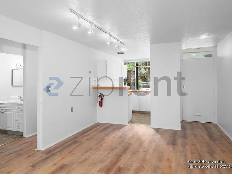 2745 NW Pettygrove St #1 — Photo 3