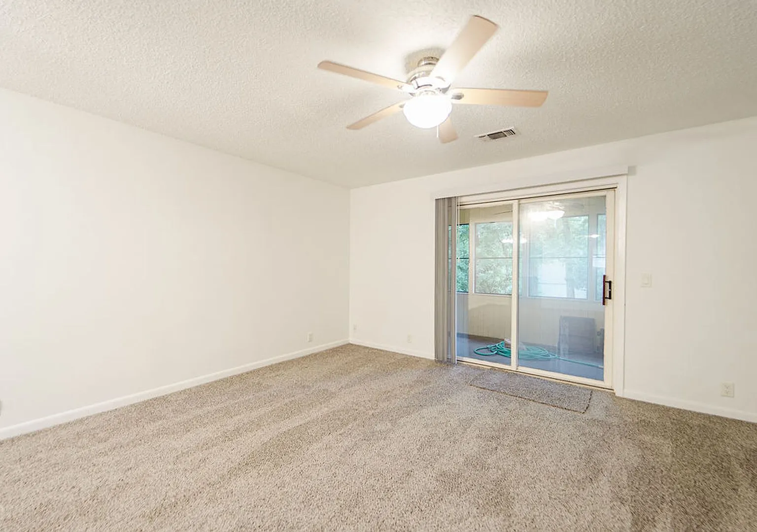 Charming 3 bedroom, 2 bathroom located in the picturesque Hot Springs Village, nearby the Coronad... — Photo 4