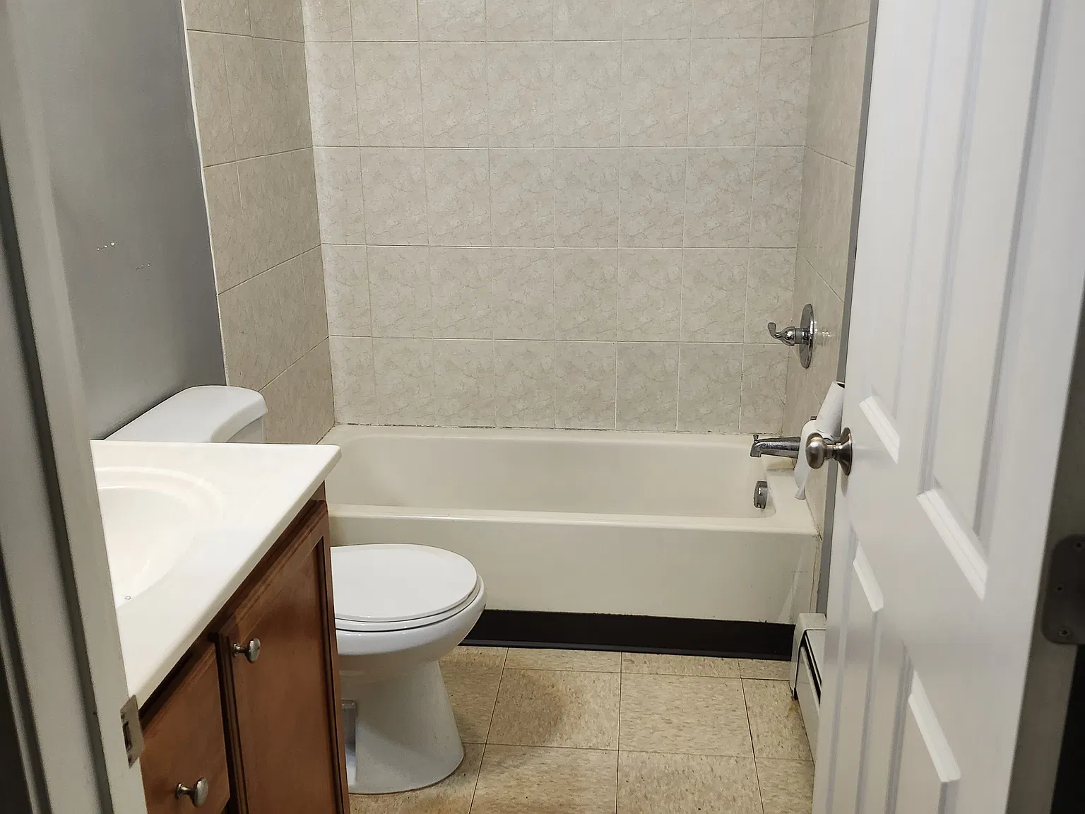 3 bed, 1058 sqft, $1,700 — Photo 4