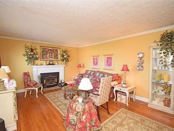 3rd image of 5035 Southview Dr