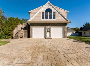 38 Knotty Pine Rd, Tiverton, RI 02878