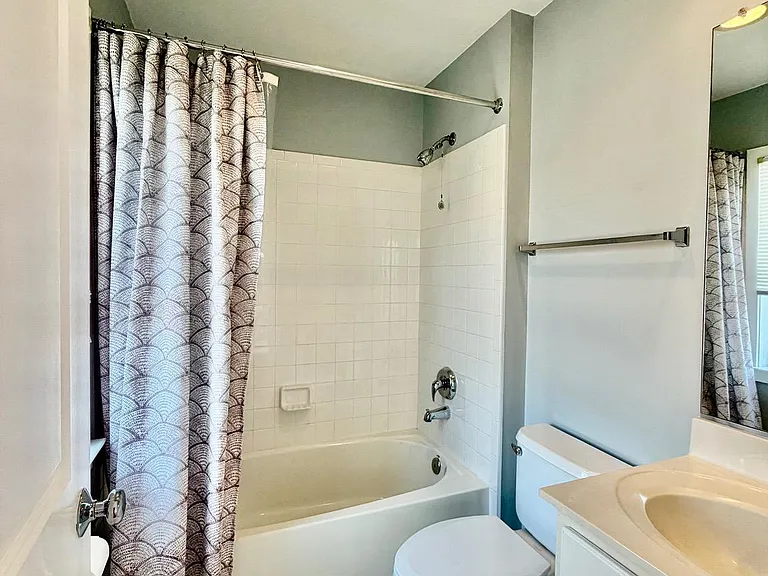 11034 Amherst Ave — Photo 26