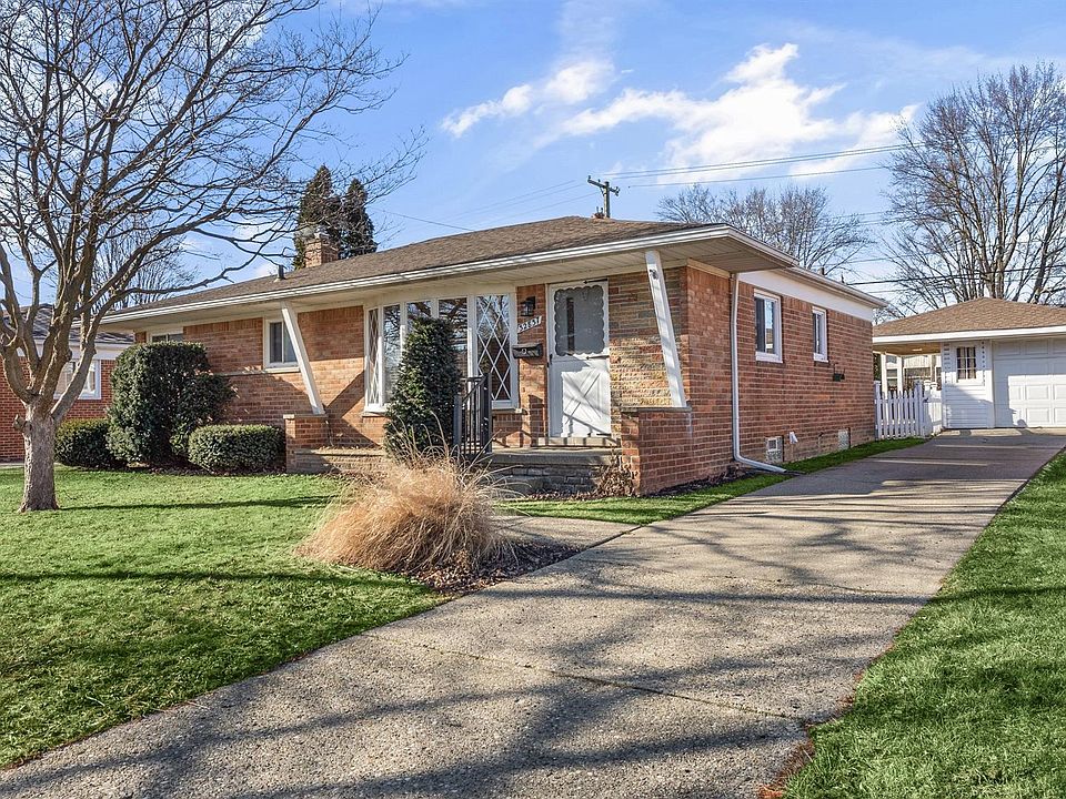 1st image of 32837 Grinsell Dr