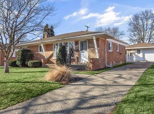 32837 Grinsell Dr, Warren, MI 48092