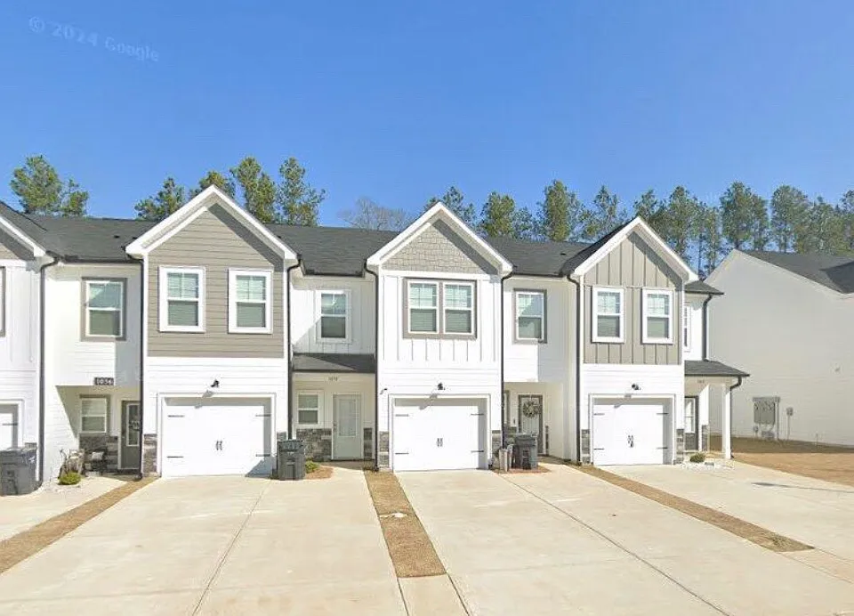 1060 Linsmore Ave
