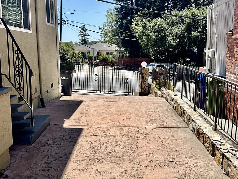 3107 82nd Ave — Photo 34