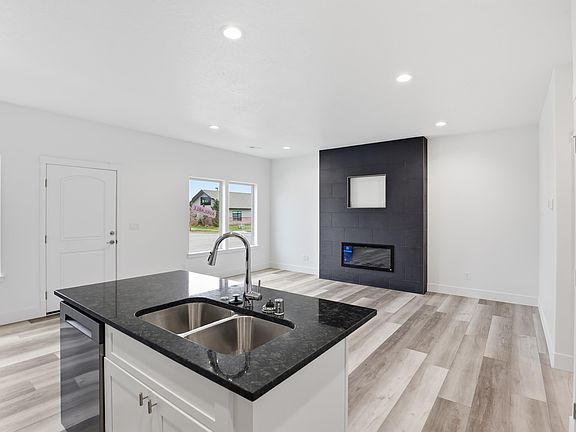 3rd image of 645 N Creative Way
