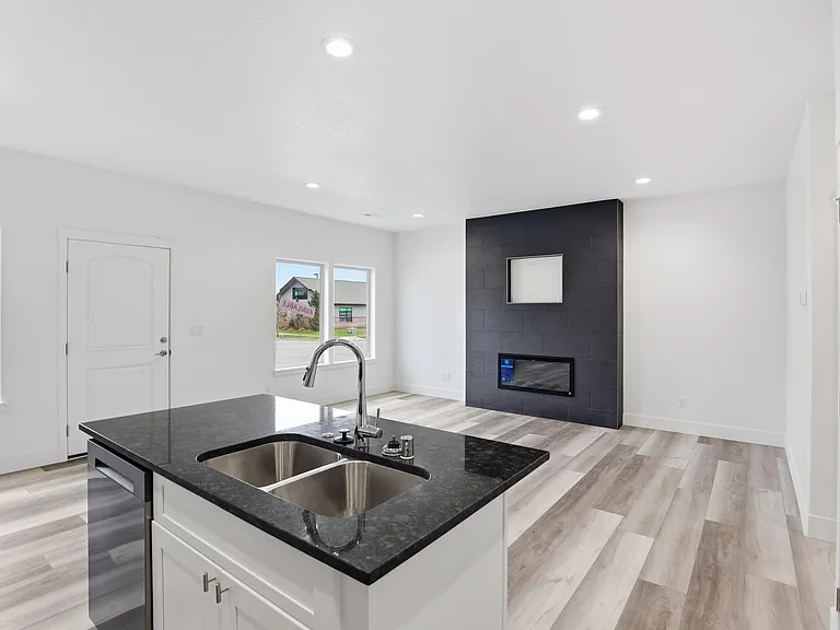 645 N Creative Way — Photo 3