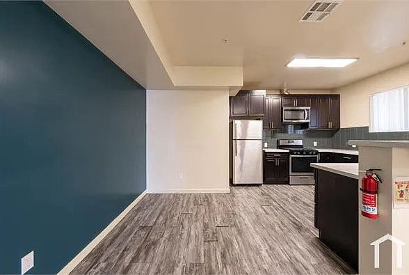 5 bed, $3,950 — Photo 4