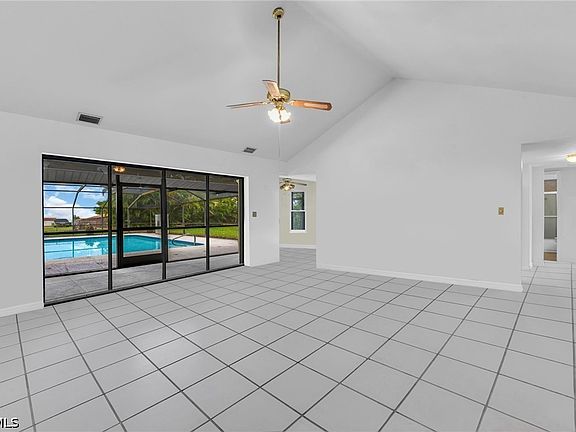 4th image of 534 SE 32nd Ter