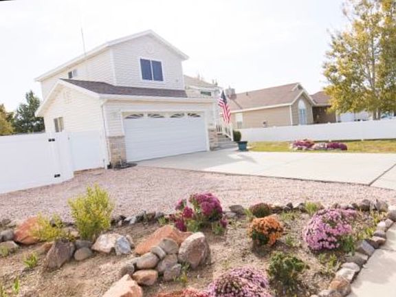 Plenty of parking/RV space