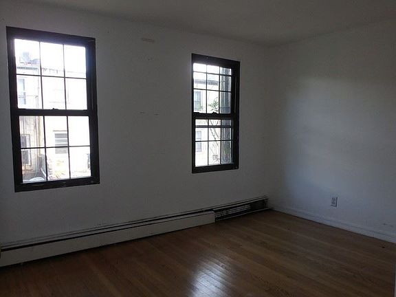 5th image of 933 Pacific St #2