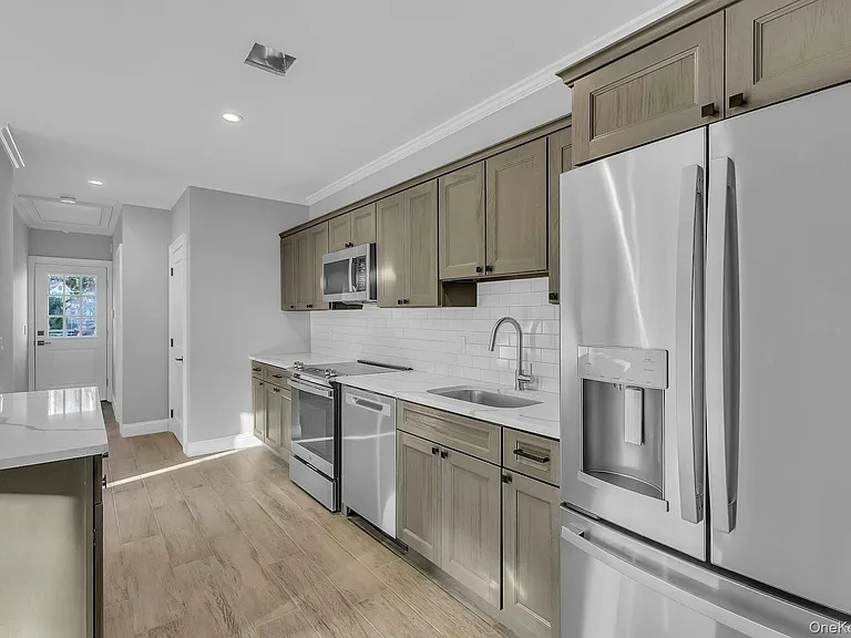 156 W Broadway #3 — Photo 6