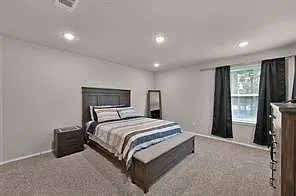 4 bed, 2.5 bath, 1828 sqft, $1,800 — Photo 4
