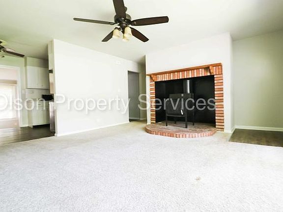3rd image of 3043 Evelyn St
