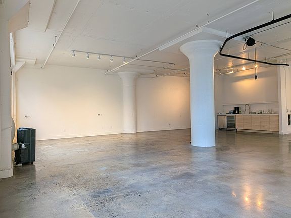 3rd image of 1314 NW Irving St APT 210
