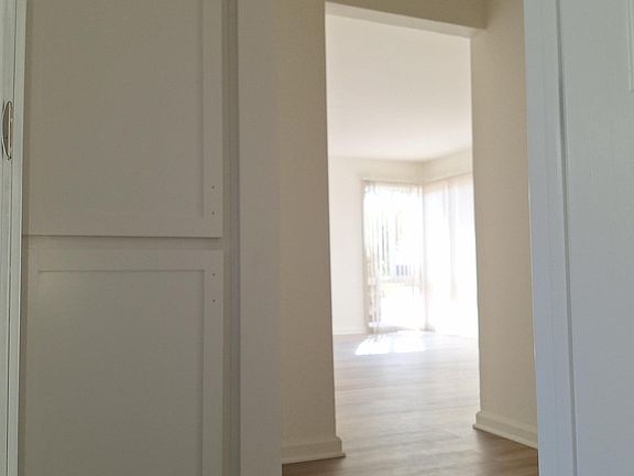 5th image of 4940-42 Clairemont Dr #4940
