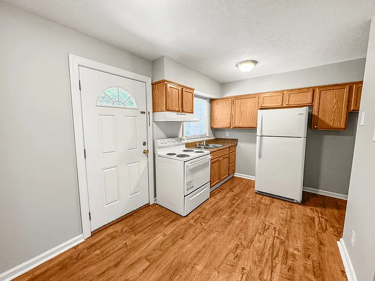 Experience comfortable and stylish living at Creek Ridge Crossing — Photo 5