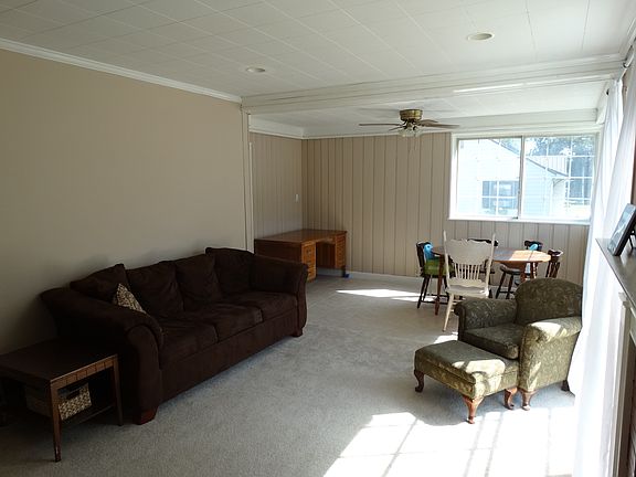 3rd image of 1522 Ravenswood Dr